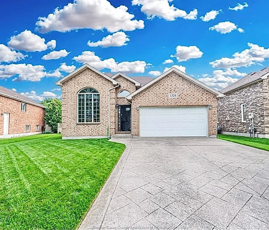 2 bed, $2,360 — Photo 2