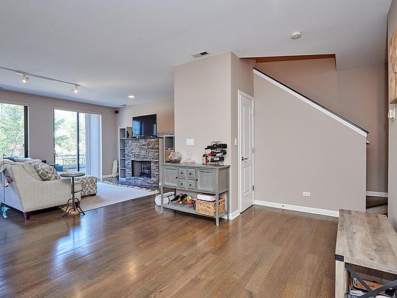 5th image of 2511 N Milwaukee Ave #1S