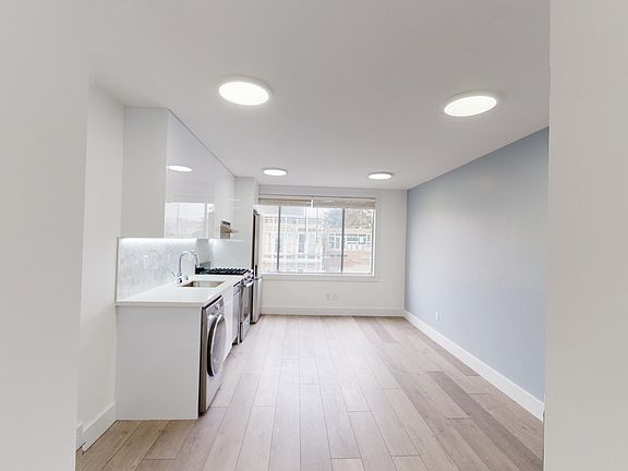 2nd image of 1085 S Van Ness Ave APT 301