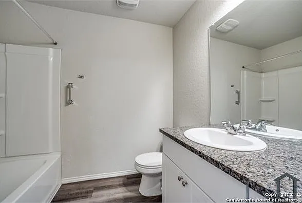 10226 Robbins Blf — Photo 15
