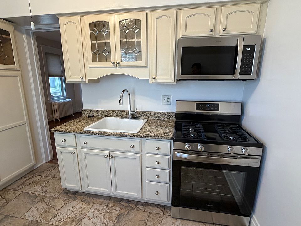 1st image of 542 Richmond Ave #1R