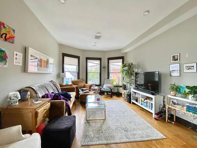 46 Creighton St — Photo 2