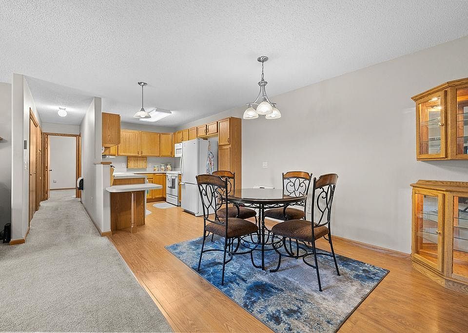 1st image of 924 28th Ave SW #108