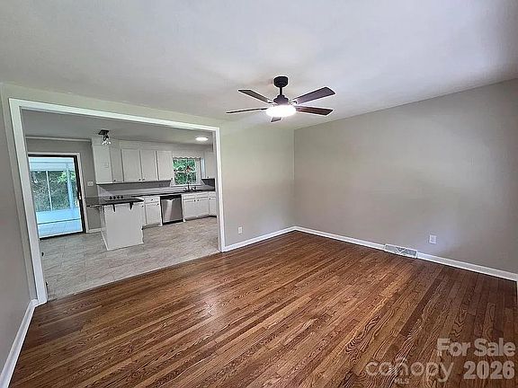5th image of 3828 Stroupe St
