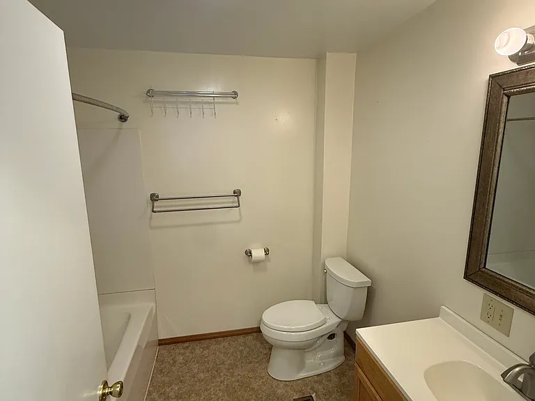 444 Pifer St — Photo 6