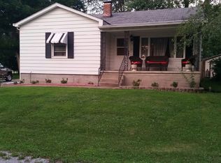 304 N 1st St, Lenzburg, IL 62255