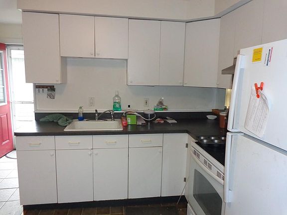 3rd image of 165 Milford St