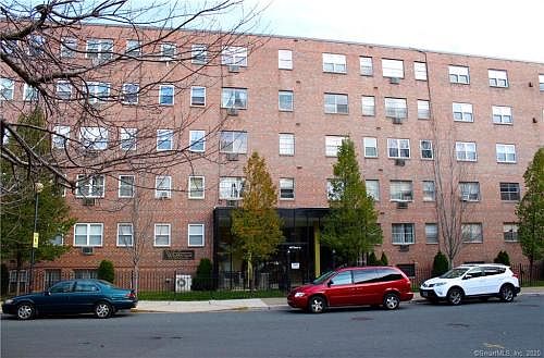 2nd image of 40 Owen St APT B3