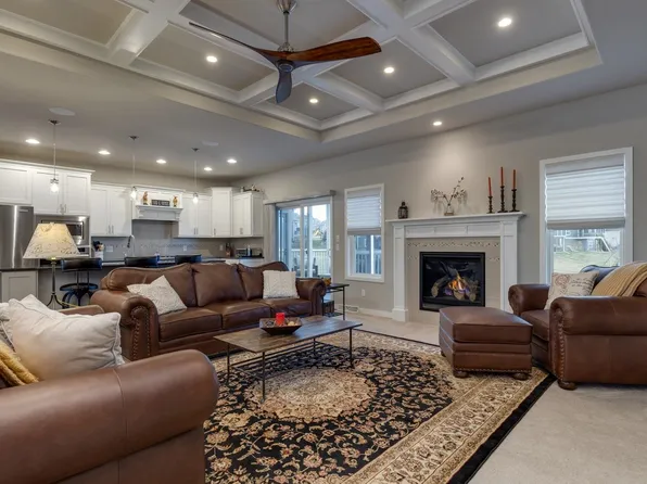 837 Alpine Pkwy, Oregon, WI 53575