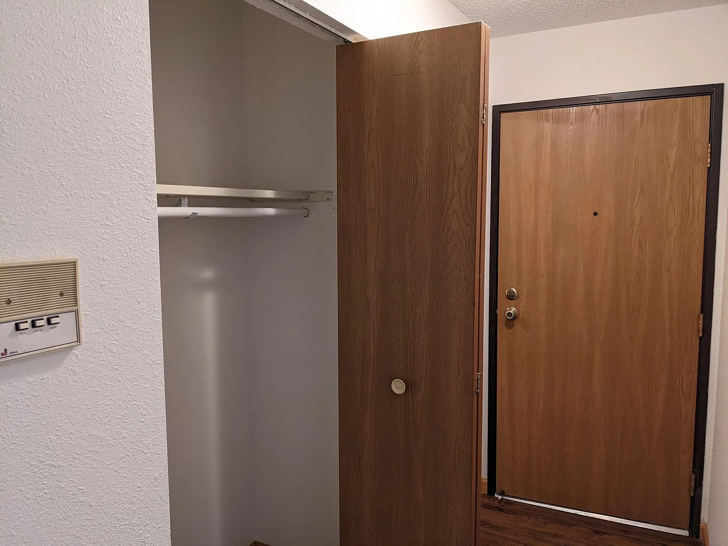 Summit Manor Apartments — Photo 3