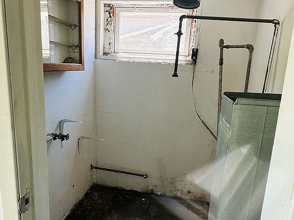 4th image of 4405 Fairview Ave
