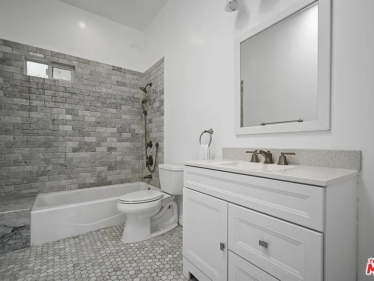 232 S Crescent Dr — Photo 20