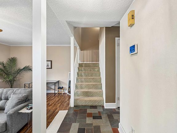 4th image of 2415 Hampstead Dr