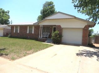 26 Ridgecrest Dr, Chickasha, OK 73018