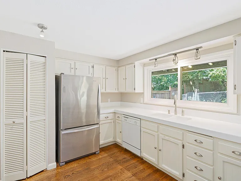 2133 SW Marigold St — Photo 12