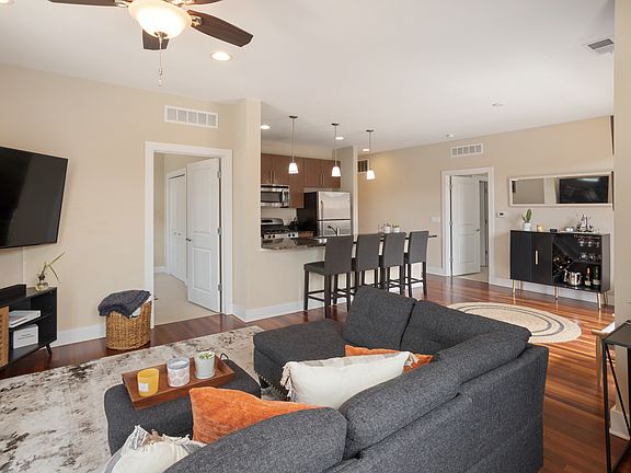 4th image of 2740 W Armitage Ave Ph 2
