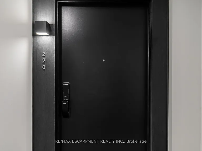 461 Green Rd #220 — Photo 3