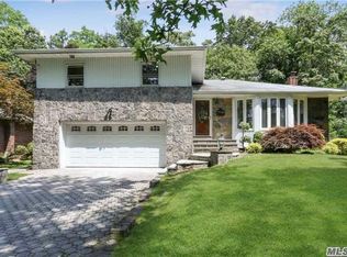 29 Stratford St N, Roslyn Heights, NY 11577