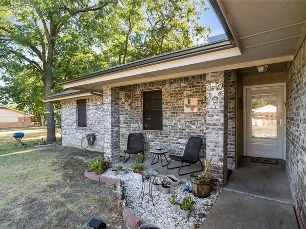 1810 S Clay St, Kaufman, TX 75142