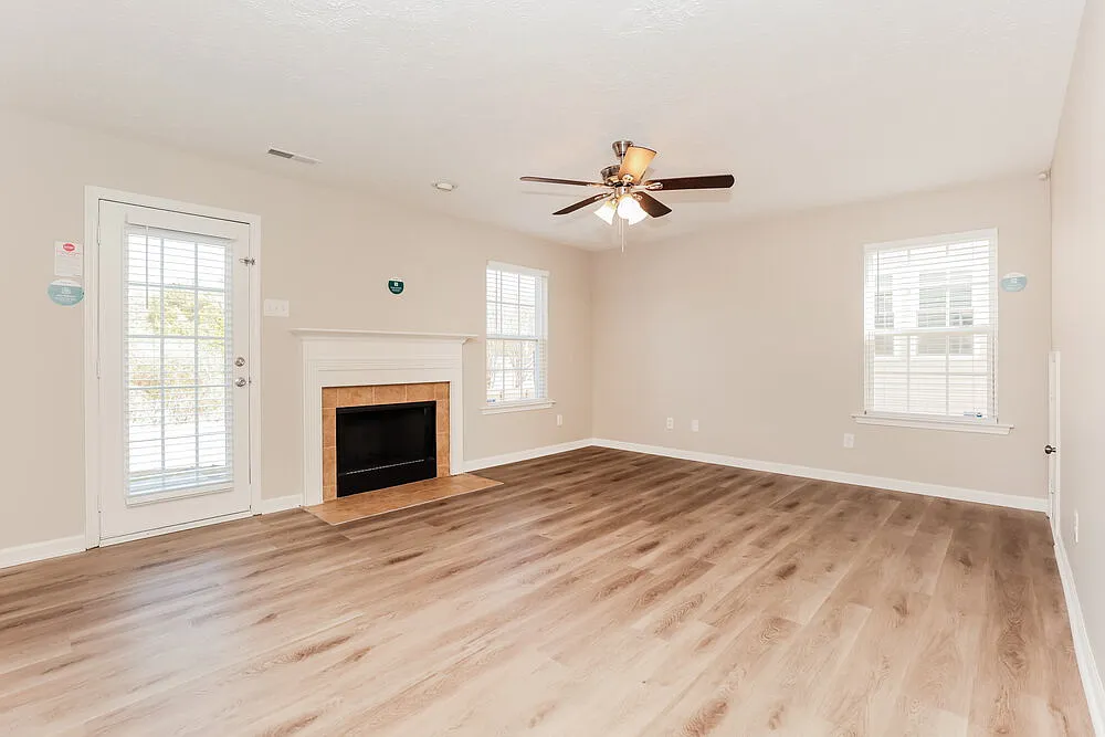 3 bed, 2.5 bath, 2292 sqft, $3,310 — Photo 4