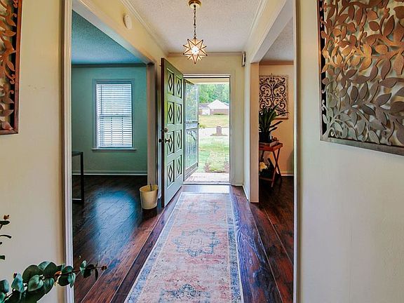 4th image of 3118 Whitney Ave
