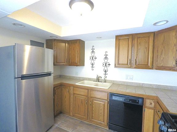 5th image of 7107 N Pine St
