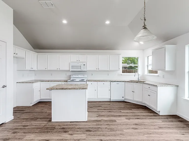 311 Charleston Dr — Photo 10