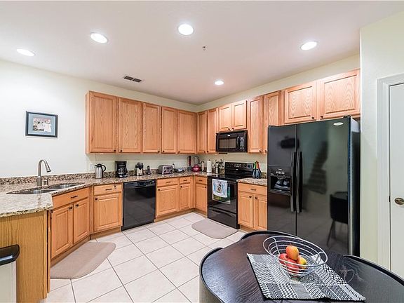 4th image of 6826 Sorrento St #1