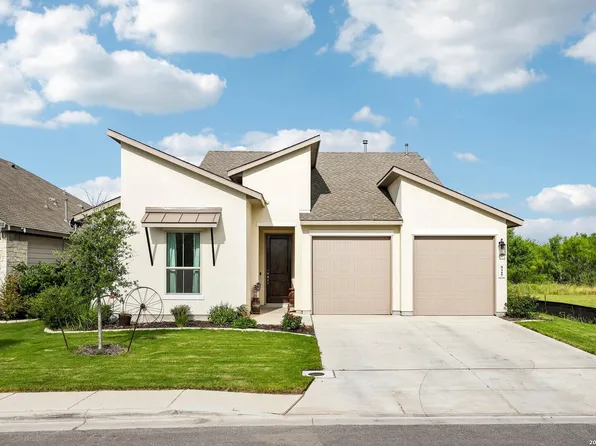 925 Nolte Bnd, Seguin, TX 78155