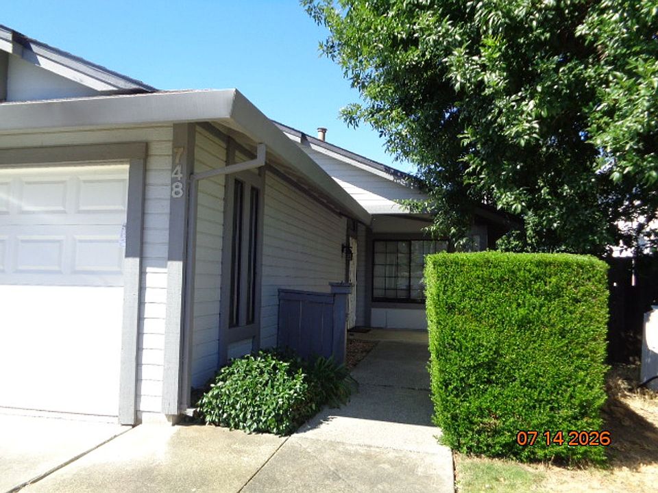 1st image of 748 Peregrine Way