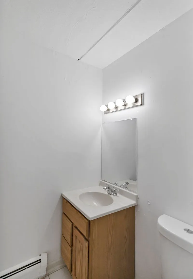 2 bed, 1000 sqft, $2,000 — Photo 1