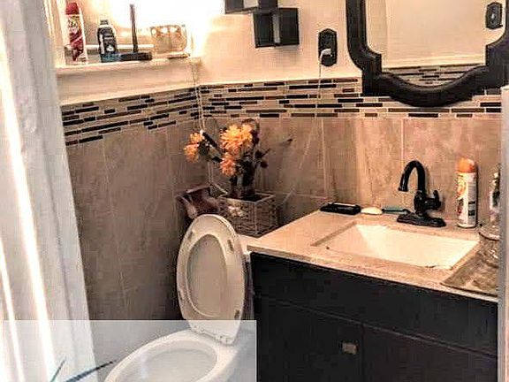 4th image of 2326 28th St APT 2A