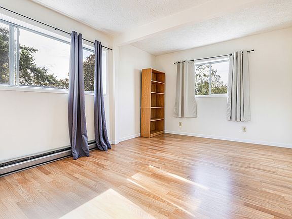 4th image of 1033 Columbia Ave