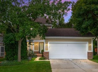 31232 Columbia Dr #1, Novi, MI 48377