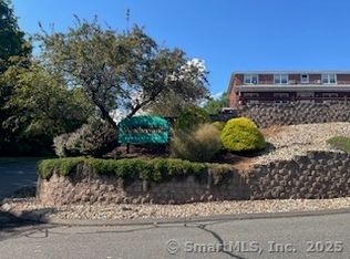 201 Regan Rd APT 2B, Vernon, CT 06066