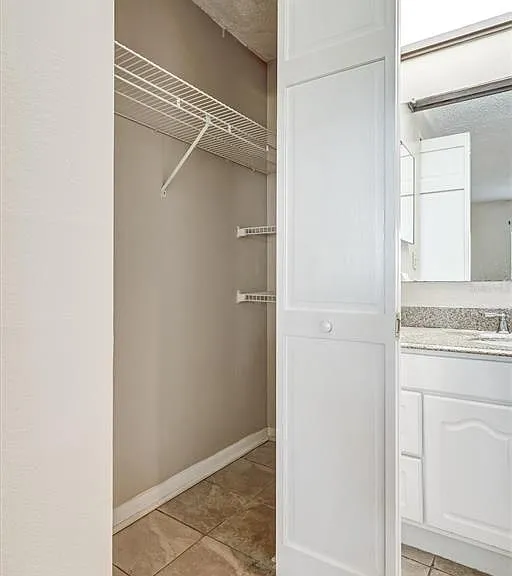 2833 Orange Tree Cir N #C — Photo 21