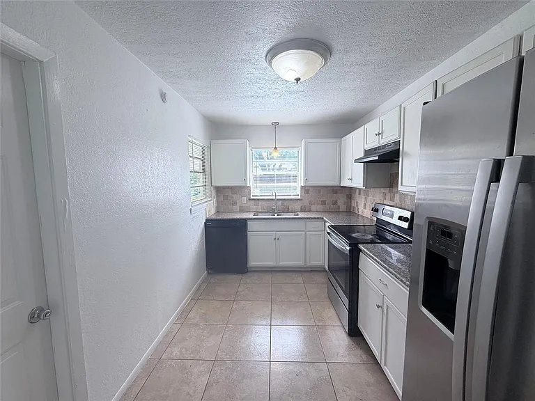 2217 Basket St — Photo 6