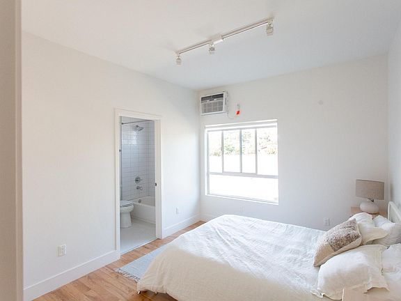4th image of 1431 N Mohawk St #1433