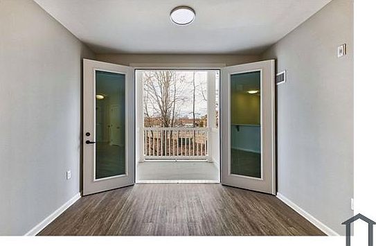 5th image of 14401 Woodmere Ct #0
