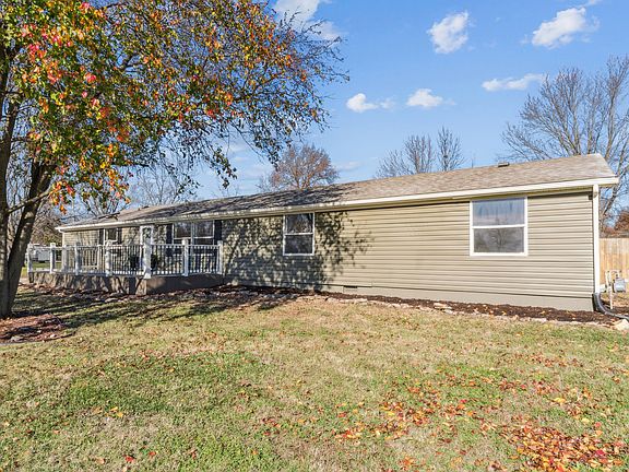 3rd image of 140 Matney Dr