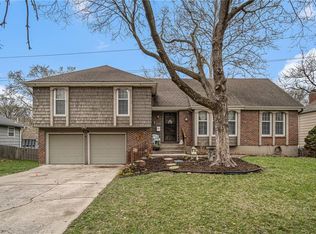9201 W 81st Ln, Overland Park, KS 66204
