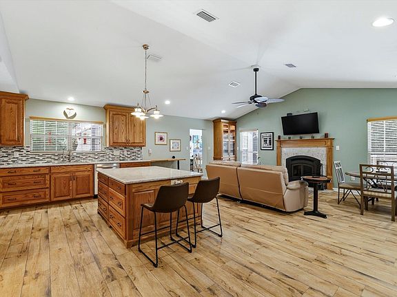 5th image of 210 Planters Cir