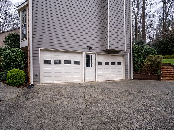 3rd image of 306 Kings Ct NE