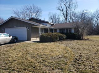 303 Quincy Ct, Schaumburg, IL 60193