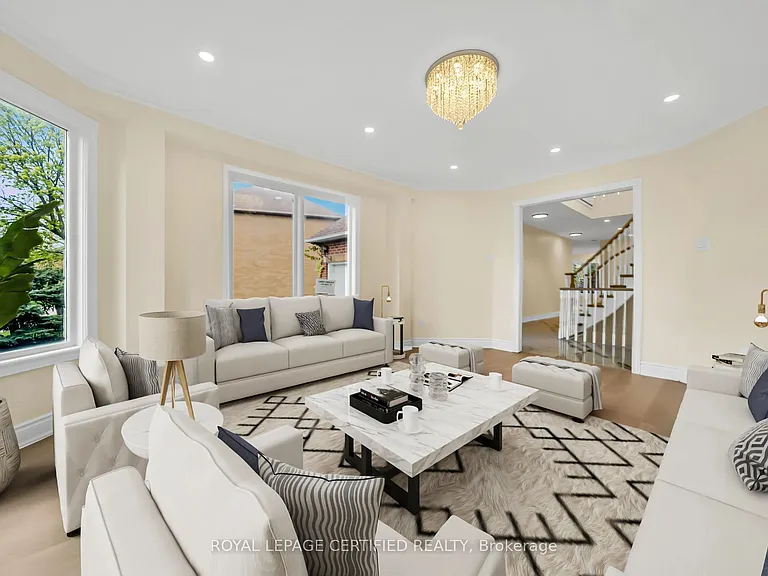 5016 Natkarni Cres #UPPER — Photo 8