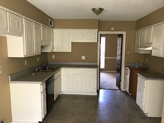 3rd image of 7275 Hollorn Ln