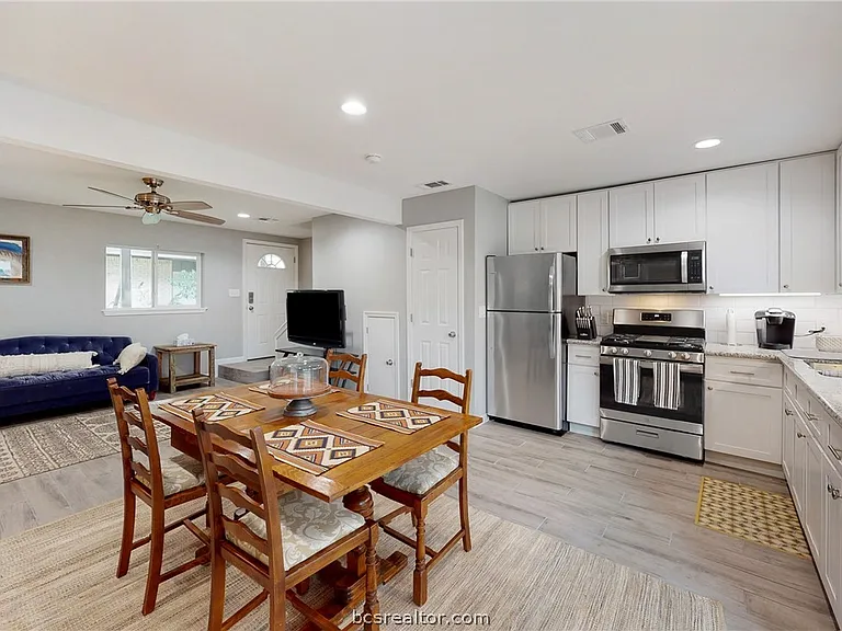 513 Boyett St #1 — Photo 1