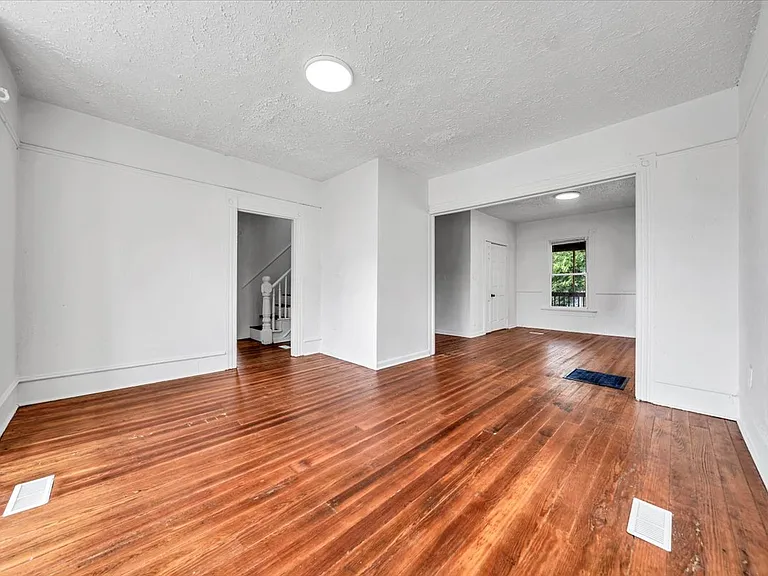 1329 Loudon Ave NW — Photo 30