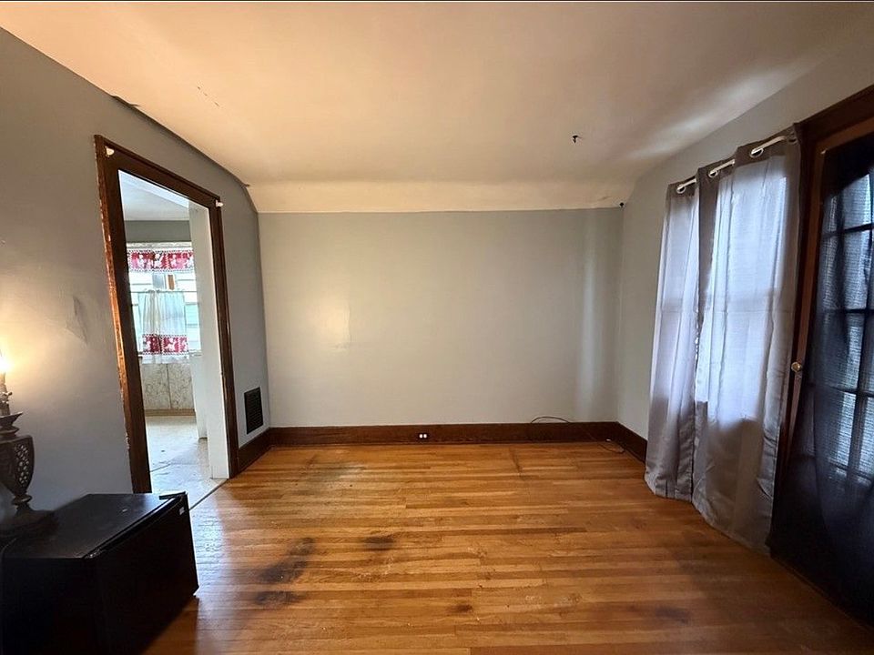 1st image of 733 Lasalle Ave Floor 1