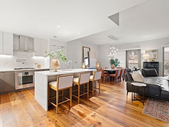 3rd image of 300 Pier 4 Blvd Unit 7G